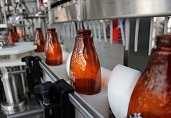 Saç şampuanı konik şişe losyon dağıtıcı pompa kapatma makinesi disk sistemi ile