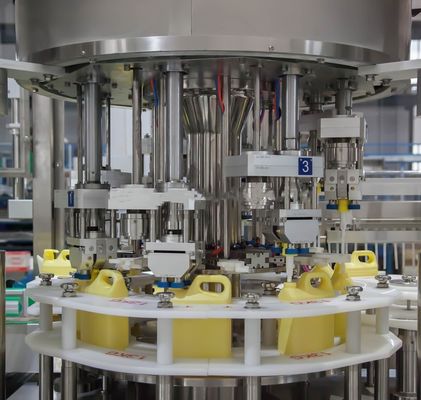 Ücretsiz Hata Ayıklama Min 4000 BPH PET Şişe Kapak Kapatma Makinesi