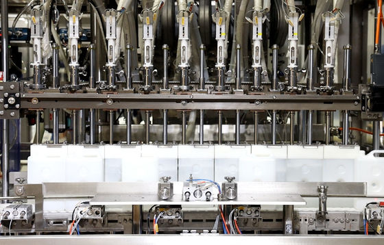 Tıbbi Dezenfektan Sıvısı İçin 4000w Sıvı Dolum ve Kapatma Makinesi 12000bph